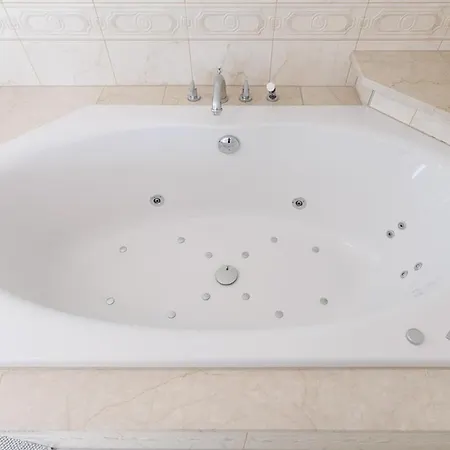 Apartment Luxury With Indoor Pool, Jacuzzi, Sauna & Breathtaking View