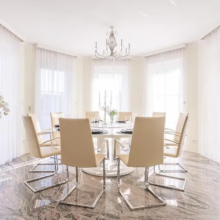 Luxury With Indoor Pool, Jacuzzi, Sauna & Breathtaking View Apartment