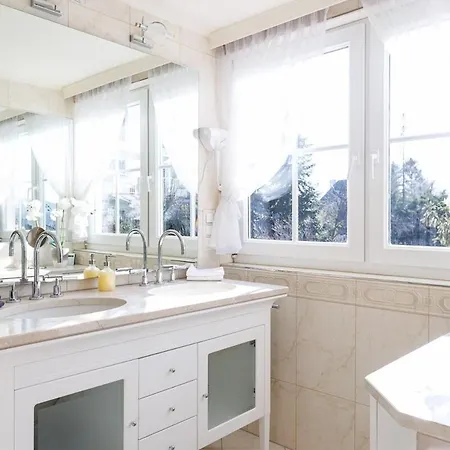 Luxury With Indoor Pool, Jacuzzi, Sauna & Breathtaking View Apartment Klosterneuburg