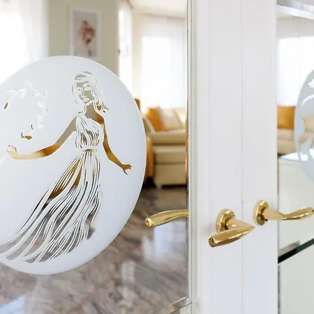 Luxury With Indoor Pool, Jacuzzi, Sauna & Breathtaking View *