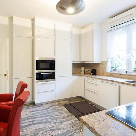 Luxury With Indoor Pool, Jacuzzi, Sauna & Breathtaking View Apartment Klosterneuburg