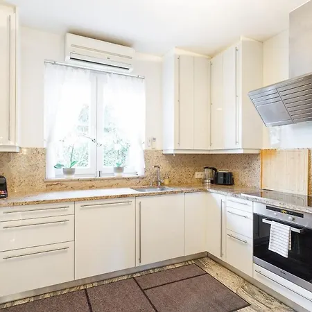 شقة Luxury With Indoor Pool, Jacuzzi, Sauna & Breathtaking View كلوسيترنيوبرغ