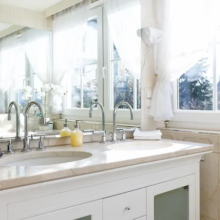 Luxury With Indoor Pool, Jacuzzi, Sauna & Breathtaking View