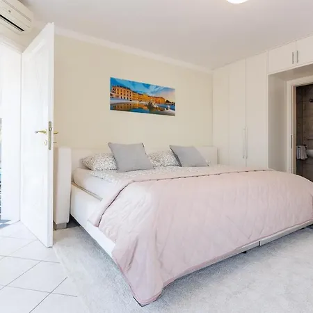 Luxury With Indoor Pool, Jacuzzi, Sauna & Breathtaking View *