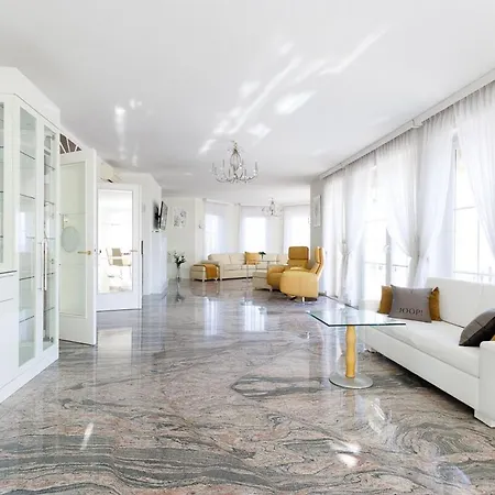 Apartment Luxury With Indoor Pool, Jacuzzi, Sauna & Breathtaking View *