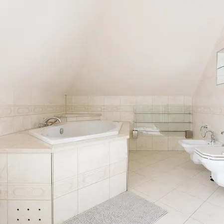 Luxury With Indoor Pool, Jacuzzi, Sauna & Breathtaking View Apartment Klosterneuburg