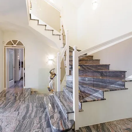 Luxury With Indoor Pool, Jacuzzi, Sauna & Breathtaking View شقة *