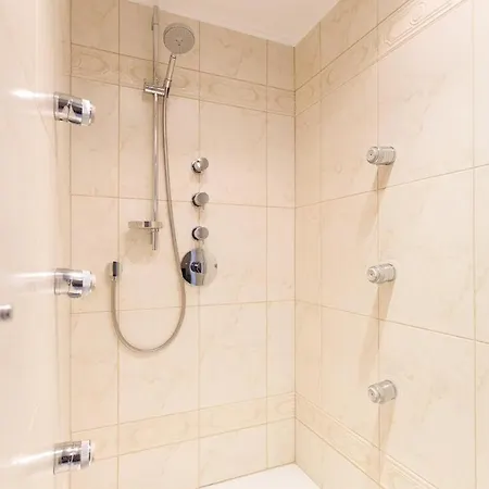 Luxury With Indoor Pool, Jacuzzi, Sauna & Breathtaking View *