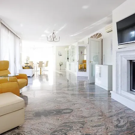 Apartment Luxury With Indoor Pool, Jacuzzi, Sauna & Breathtaking View *