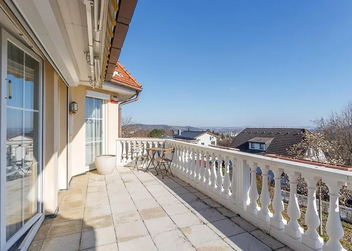 Lägenhet Luxury With Indoor Pool, Jacuzzi, Sauna & Breathtaking View Klosterneuburg