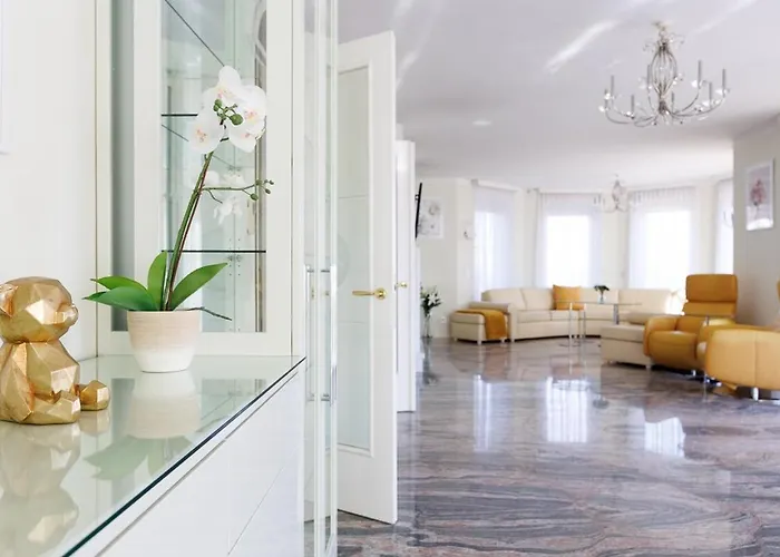 Lägenhet Luxury With Indoor Pool, Jacuzzi, Sauna & Breathtaking View *