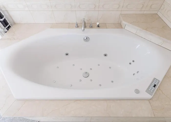 Lägenhet Luxury With Indoor Pool, Jacuzzi, Sauna & Breathtaking View