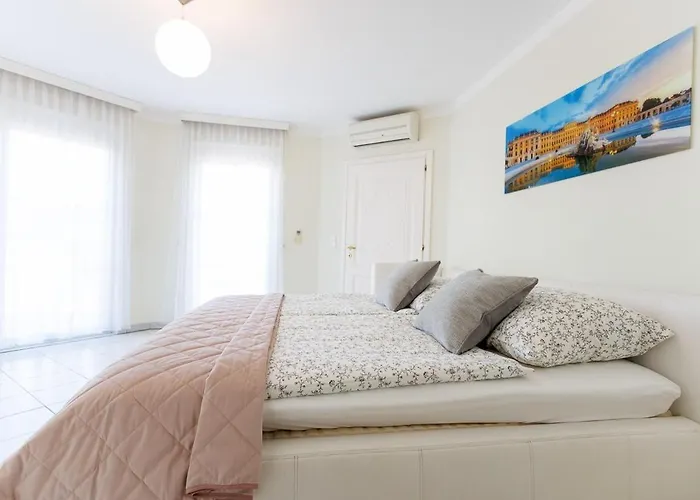 Luxury With Indoor Pool, Jacuzzi, Sauna & Breathtaking View Klosterneuburg