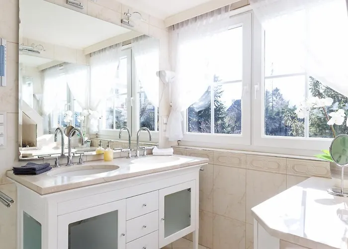 Luxury With Indoor Pool, Jacuzzi, Sauna & Breathtaking View Lägenhet Klosterneuburg