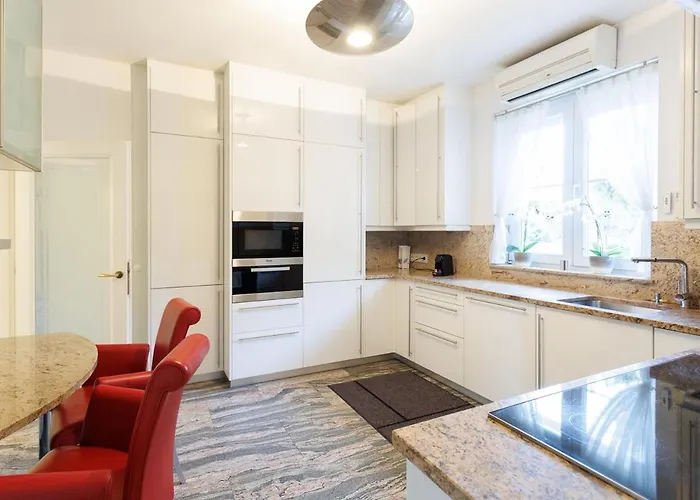 Luxury With Indoor Pool, Jacuzzi, Sauna & Breathtaking View Lägenhet Klosterneuburg