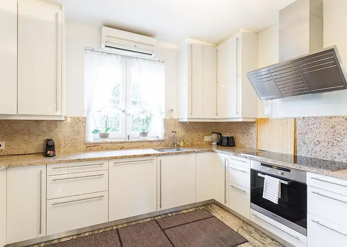 Lägenhet Luxury With Indoor Pool, Jacuzzi, Sauna & Breathtaking View Klosterneuburg