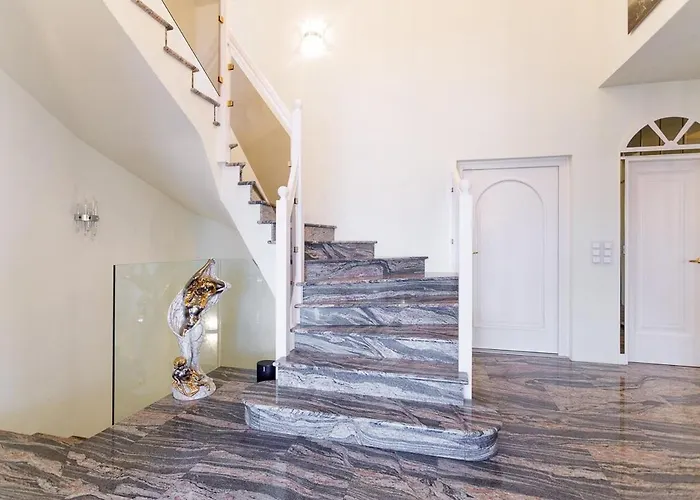 Luxury With Indoor Pool, Jacuzzi, Sauna & Breathtaking View