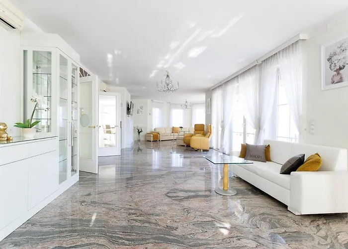 Lägenhet Luxury With Indoor Pool, Jacuzzi, Sauna & Breathtaking View *