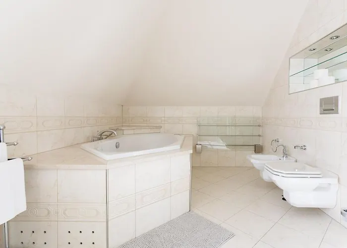 Luxury With Indoor Pool, Jacuzzi, Sauna & Breathtaking View Lägenhet Klosterneuburg