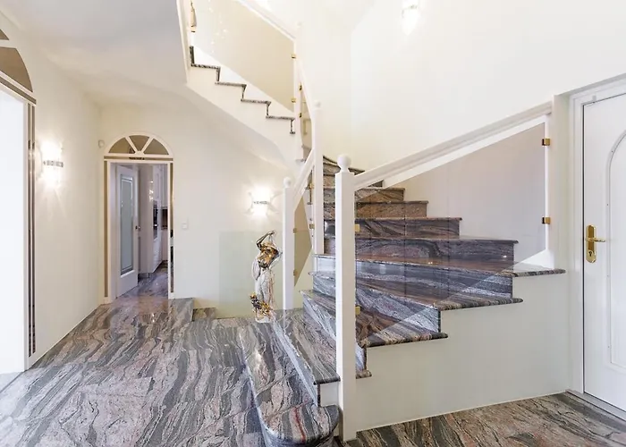 Luxury With Indoor Pool, Jacuzzi, Sauna & Breathtaking View Lägenhet *